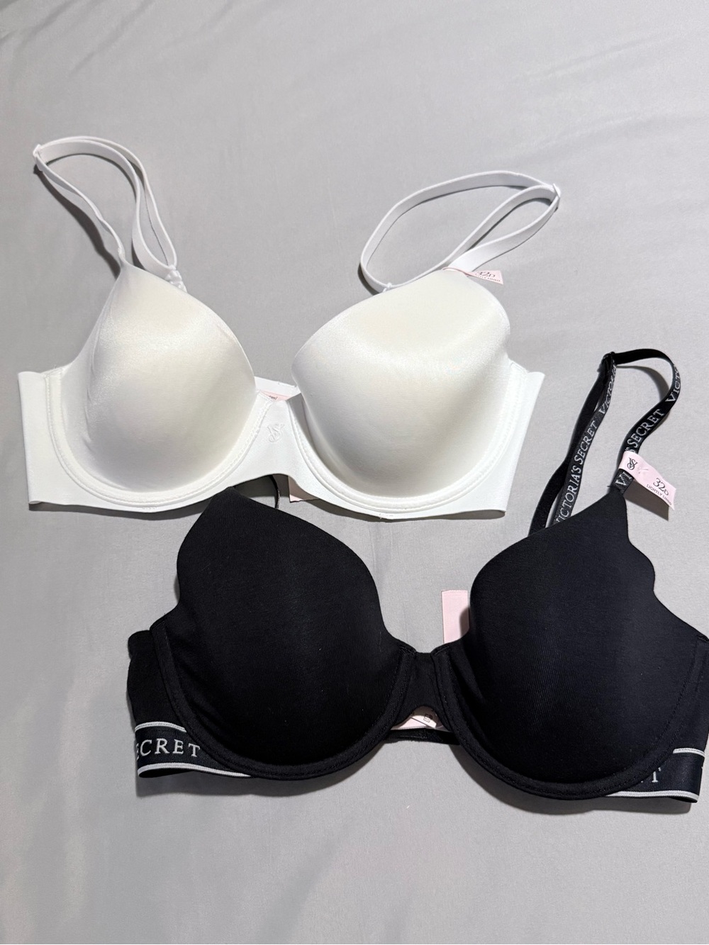 Victoria's Secret 32D White & Black T-Shirt Bras set of Two